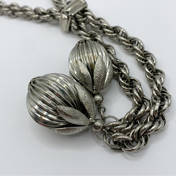 Vintage silver tone lariat statement necklace with kumquat pendants chunky chain - Picture 4 of 10